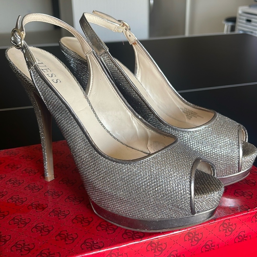 Guess ladies high heel platform shoes size 8.5 in Golden color.